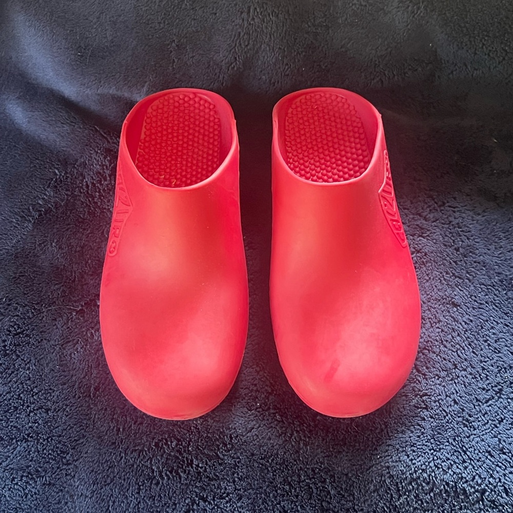 Lightly Worn Dark Pink Calzuros